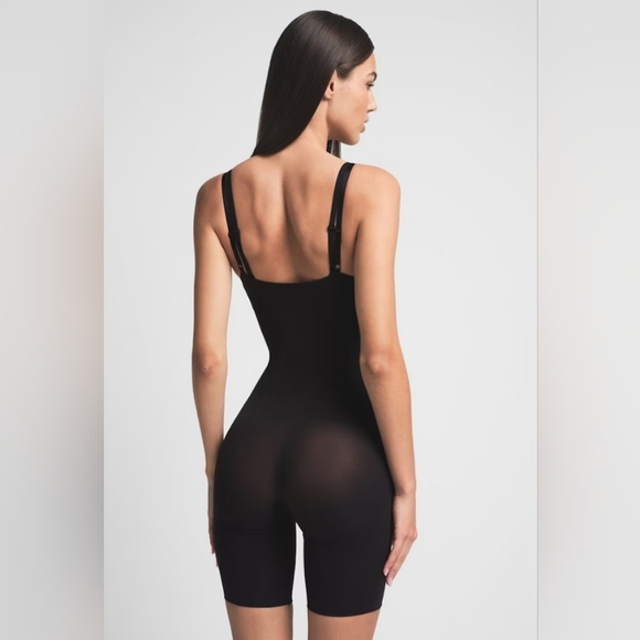 Skims Seamless Sculpt BUTT LIFTING OPEN BUST BODYSUIT Onyx Black Small NWOT - Picture 3 of 6